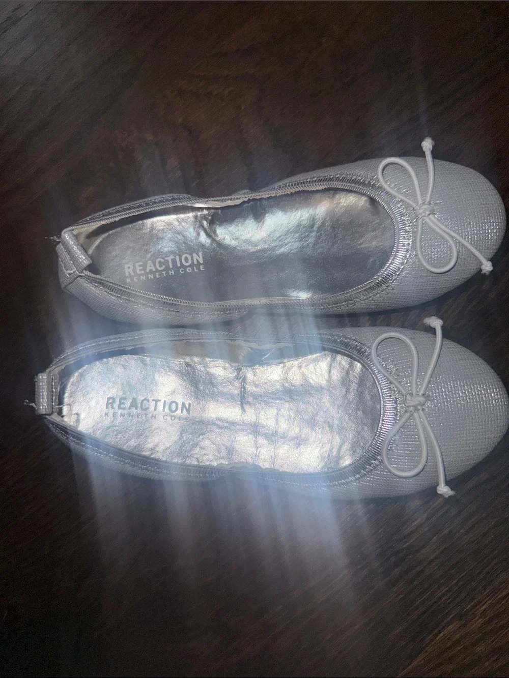 Girls Kenneth Cole Reaction silver ballet flats size 13.5 New